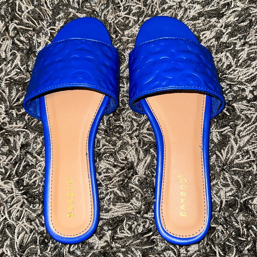 Bamboo blue sandal.